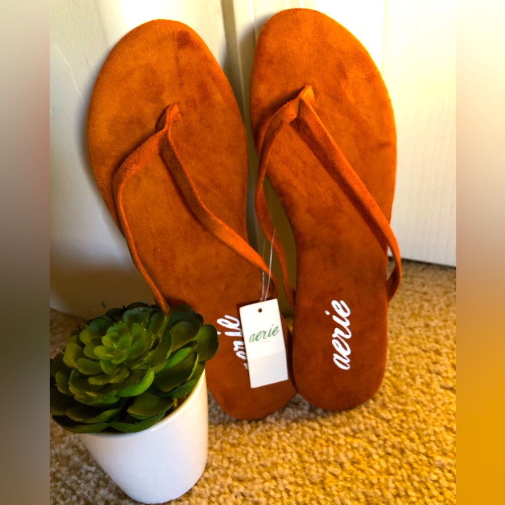 NWT Aerie flip flops sz7